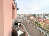 Pronájem bytu 2+kk, 62,53 m2, s balkonem a gar.stáním, Praha 4 - Podolí, ul.Dvorecká.
