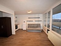 1+kk, 35,6 m2 se zasklenou lodžií a sklepní kójí, ve 4.p. panel.domu, Praha 8 - Troja, ul.Hlivická