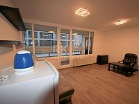 1+kk, 35,6 m2 se zasklenou lodžií a sklepní kójí, ve 4.p. panel.domu, Praha 8 - Troja, ul.Hlivická - Fotka 9