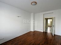 Byt 1+1, 42 m2, Průběžná ulice, Praha 10 - Strašnice - Fotka 1