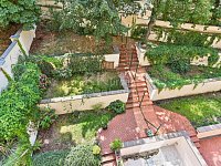 Pronájem bytu 3+kk se dvěma balkóny v krásném domě u Riegrových sadů. - Fotka 15