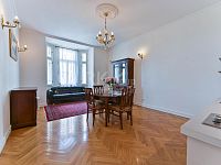 Pronájem bytu 3+kk se dvěma balkóny v krásném domě u Riegrových sadů. - Fotka 17