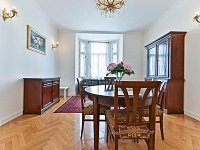 Pronájem bytu 3+kk se dvěma balkóny v krásném domě u Riegrových sadů. - Fotka 18