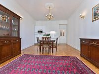 Pronájem bytu 3+kk se dvěma balkóny v krásném domě u Riegrových sadů. - Fotka 20