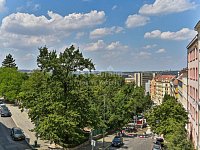 Pronájem bytu 3+kk se dvěma balkóny v krásném domě u Riegrových sadů. - Fotka 23