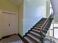 Pronájem bytu 3+kk se dvěma balkóny v krásném domě u Riegrových sadů. - Fotka 25