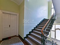 Pronájem bytu 3+kk se dvěma balkóny v krásném domě u Riegrových sadů. - Fotka 25