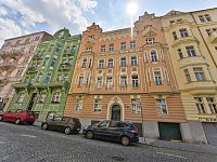 Pronájem bytu 3+kk se dvěma balkóny v krásném domě u Riegrových sadů.