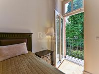 Pronájem bytu 3+kk se dvěma balkóny v krásném domě u Riegrových sadů. - Fotka 4