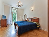 Pronájem bytu 3+kk se dvěma balkóny v krásném domě u Riegrových sadů. - Fotka 6