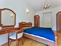 Pronájem bytu 3+kk se dvěma balkóny v krásném domě u Riegrových sadů. - Fotka 7