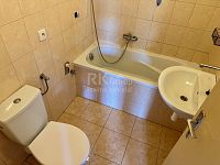 Pronájem světlého bytu 2+1 s komorou,  61m2, 3. patro ul. Ruská - Mariánské Lázně - Fotka 12