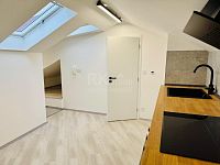 Prodej podkrovního bytu, 50 m² (+ 20 m² užitné plochy), ul. Podle Kačerova - Praha 4-Michle - Fotka 6