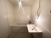 Pronájem nového bytu 2+kk, 61,80 m2 s balkonem, sklepem a GS, Praha 5- Smíchov, ul. Šiklové - Fotka 10