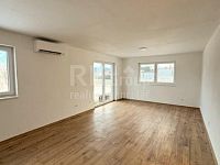 Novostavba v náruči Brd - Jince: Pronájem luxusních dvou bytů 2+kk se zahradou - Fotka 18