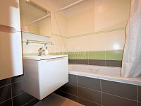 Pronájem bytu 3+kk, 67,5 m2 se zasklenou lodžií, 7 m2 a komorou, Praha 4 - Krč, ul.V Štíhlách - Fotka 16