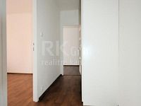 Pronájem bytu 3+kk, 67,5 m2 se zasklenou lodžií, 7 m2 a komorou, Praha 4 - Krč, ul.V Štíhlách - Fotka 8