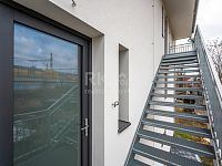 Pronájem světlého moderního bytu 2+kk, 54 m2, Praha 15 - Hostivař - ulice Stavovská - Fotka 2