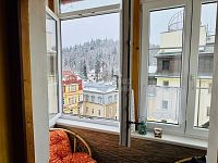 Prodej prostorného bytu 4+1, 115m2 se sklepem, lodžií a balkónem, Ruská ul. – Mariánské Lázně - Fotka 16