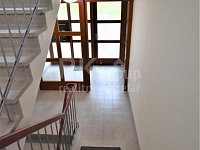 Pronájem prostorného slunného bytu 2+kk, 71 m2 s lodžií, Praha 8 - Kobylisy, ul. Služská - Fotka 18