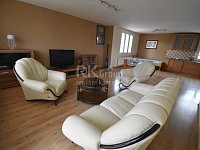 Pronájem prostorného slunného bytu 2+kk, 71 m2 s lodžií, Praha 8 - Kobylisy, ul. Služská - Fotka 2