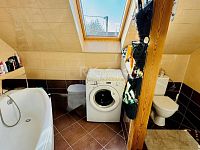 Prodej pěkného  dvougeneračního rodinného domu po rekonstrukci, pozemek 409m2,  ve městě Bezdružice. - Fotka 10