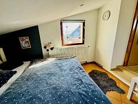 Prodej pěkného  dvougeneračního rodinného domu po rekonstrukci, pozemek 409m2,  ve městě Bezdružice. - Fotka 12