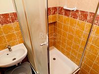 Prodej pěkného  dvougeneračního rodinného domu po rekonstrukci, pozemek 409m2,  ve městě Bezdružice. - Fotka 20