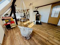 Prodej pěkného  dvougeneračního rodinného domu po rekonstrukci, pozemek 409m2,  ve městě Bezdružice. - Fotka 3