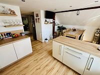 Prodej pěkného  dvougeneračního rodinného domu po rekonstrukci, pozemek 409m2,  ve městě Bezdružice. - Fotka 5