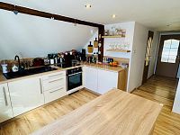 Prodej pěkného  dvougeneračního rodinného domu po rekonstrukci, pozemek 409m2,  ve městě Bezdružice. - Fotka 6