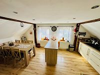 Prodej pěkného  dvougeneračního rodinného domu po rekonstrukci, pozemek 409m2,  ve městě Bezdružice. - Fotka 7