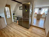 Prodej pěkného  dvougeneračního rodinného domu po rekonstrukci, pozemek 409m2,  ve městě Bezdružice. - Fotka 8