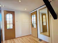 Prodej pěkného  dvougeneračního rodinného domu po rekonstrukci, pozemek 409m2,  ve městě Bezdružice. - Fotka 9