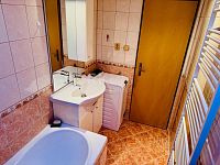 Prodej bytu 3+1, 79 m², sklep, parkovací stání, ul. Valdštejnova – Cheb - Fotka 10