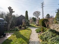 Prodej řadového rodinného domu 3+KK se zahradou v klidné části Nučic, 10 min. od Prahy. - Fotka 11