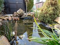 Prodej řadového rodinného domu 3+KK se zahradou v klidné části Nučic, 10 min. od Prahy. - Fotka 12