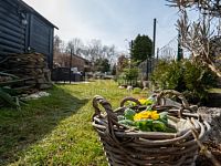 Prodej řadového rodinného domu 3+KK se zahradou v klidné části Nučic, 10 min. od Prahy. - Fotka 13