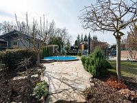 Prodej řadového rodinného domu 3+KK se zahradou v klidné části Nučic, 10 min. od Prahy. - Fotka 15