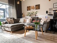 Prodej řadového rodinného domu 3+KK se zahradou v klidné části Nučic, 10 min. od Prahy. - Fotka 30