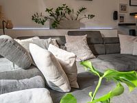 Prodej řadového rodinného domu 3+KK se zahradou v klidné části Nučic, 10 min. od Prahy. - Fotka 35