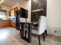 Prodej řadového rodinného domu 3+KK se zahradou v klidné části Nučic, 10 min. od Prahy. - Fotka 35