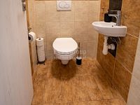 Prodej řadového rodinného domu 3+KK se zahradou v klidné části Nučic, 10 min. od Prahy. - Fotka 41