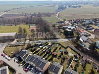 Prodej řadového rodinného domu 3+KK se zahradou v klidné části Nučic, 10 min. od Prahy. - Fotka 7