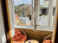 Pronájem prostorného bytu 4+1, 112 m² se sklepem a balkónem, ul. Ruská – Mariánské Lázně - Fotka 18