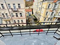 Pronájem prostorného bytu 4+1, 112 m² se sklepem a balkónem, ul. Ruská – Mariánské Lázně - Fotka 19