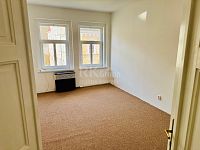 Pronájem prostorného bytu 4+1, 112 m² se sklepem a balkónem, ul. Ruská – Mariánské Lázně - Fotka 20