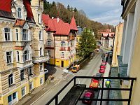 Pronájem prostorného bytu 4+1, 112 m² se sklepem a balkónem, ul. Ruská – Mariánské Lázně - Fotka 21