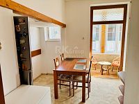 Pronájem prostorného bytu 4+1, 112 m² se sklepem a balkónem, ul. Ruská – Mariánské Lázně - Fotka 5