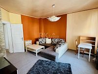 Pronájem prostorného bytu 4+1, 112 m² se sklepem a balkónem, ul. Ruská – Mariánské Lázně - Fotka 8